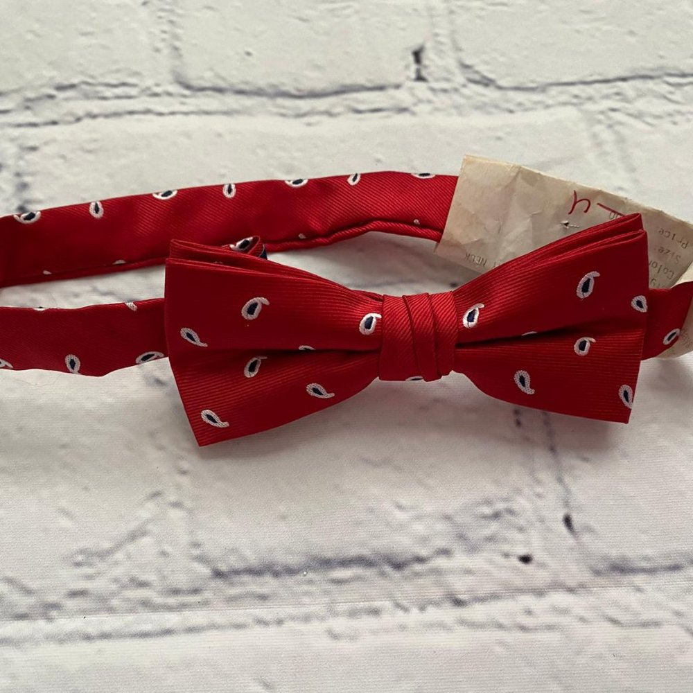 Westbury Bowtie in Red Paisley